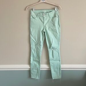 Women’s Rockstar Distressed, stretch Jean, size 6